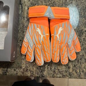 PUMA  Ultra Protect 1 Rc Goalkeeper Gloves Mens Orange  04179105 size 9